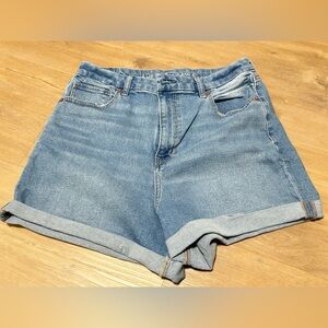 American Eagle Curvy Mom Short